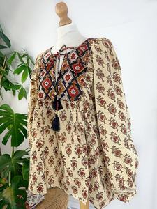 Camiseta sin mangas Bohemia floral terroso de algodón puro elegante y cómoda ropa de día corta de verano con estampado de bloque indio Bagru - Product Image 3