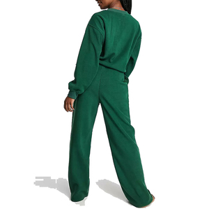 Ensemble de survêtement pour femme avec veste boutonnée à col et pantalon décontracté assorti pour les collections de mode sportive décontractée - Product Image 2