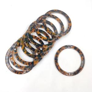 Anillo de Resina de Diseño para Mujer, Ligero, Duradero, Material Ecológico, Estilo Moderno y Elegante, Apto para Cinturones, Vestidos, Jeans, Uso Diario - Product Image 2