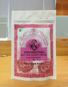 INDUMRITTIKA Multani Mitti Rose Powder Face Pack pour tous types de peaux Durée de conservation de 2 ans Emballage en sachets et en cartons - Product Image 1