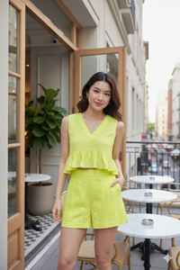 Conjunto de Verano para Mujer, Top Peplum sin Mangas con Cuello en V y Pantalones Cortos de Cintura Alta hasta la Rodilla, Color Verde Lima, Transpirable, 100% Algodón - Product Image 2