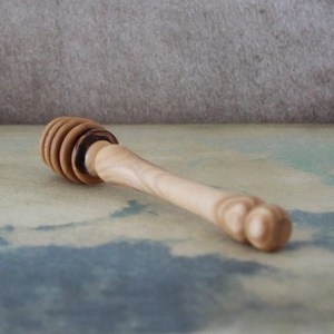 Cuillère à miel artisanale en bois d'olivier : Décoration de cuisine de Jérusalem - Product Image 5