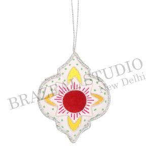 Adornos Navideños Personalizados Bordados en Terciopelo Satinado de Estudio Brazeal, Hechos a Mano y Ecológicos, con Camellos, Caballitos de Mar y Estrellas - Product Image 6