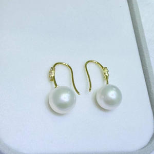 Boucles d'oreilles en perles d'eau douce Zhuji haut de gamme 10-11 mm, rondes, presque parfaites, avec crochets d'oreille, fabrication fine - Product Image 3