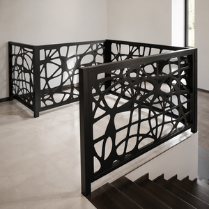 Rampe d'escalier moderne en métal noir avec découpes abstraites, garde-corps décoratif intérieur pour la sécurité des balcons et des plateformes domestiques - Product Image 3