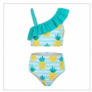 Conjunto de bikini de 2 piezas con estampado de piña para mujer, traje de baño de cintura alta con volantes y un hombro descubierto, diseño asimétrico - Product Image 1