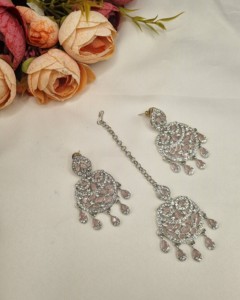 Ensemble de bijoux élégant plaqué rhodium avec zircone cubique, collier long multicouche, boucles d'oreilles assorties, ensemble de soirée Mangtika, vente en gros - Product Image 3