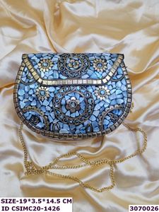 Bolso de Mano Tipo Clutch de Mosaico Multicolor de Lujo de Craftstages International |   Bolso de Noche de Metal Hecho a Mano con Correa de Cadena y Solapa - Product Image 2