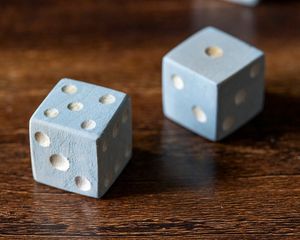 Bloque de Madera Grande de 3.5 Pulgadas con Puntos Perforados para Juegos Educativos Divertidos en el Patio, Tamaño/Color/Logotipo Personalizables, Dados de Madera Gigantes - Product Image 1