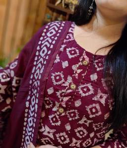 Conjunto Étnico de Tres Piezas de Rayón Slub con Dupatta de Chanderi y Bordado en el Escote, Atuendo Festivo para Mujer, Top, Pantalón y Chaqueta Azul - Product Image 5