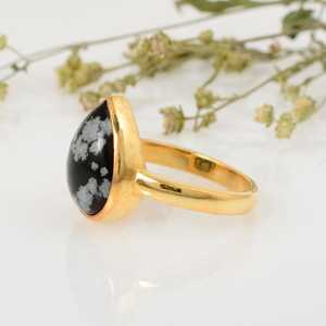 Soldes d'été : Cabochon lisse en obsidienne flocon de neige naturelle 8x12mm, serti clos, laiton plaqué or 14K, Christian Bohemia, haute qualité - Product Image 4