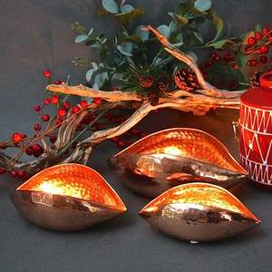 Bougeoir en métal vintage fait main, motif floral gravé, décoratif, luxueux, pour bougie, décoration de table à la maison - Product Image 1