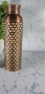 Bouteille d'eau artisanale en cuivre classique avec texture martelée, portable, style vintage - Product Image 1