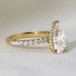 Anillo de Compromiso y Boda de Oro de 14K con Diamante Cultivado en Laboratorio de Corte Pera de 2 Quilates, CVD HPHT, Venta al por Mayor - Product Image 2