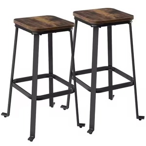 Tabouret et chaise de bar sur commande, en bois massif avec base en métal noir, pour café industriel, assise d'angle. - Product Image 3