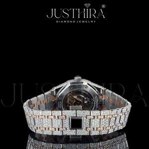 Reloj de Lujo con Moissanita Iced Out Tono Plateado, Esfera Totalmente Adornada con Marcadores Baguette, Joyería de Declaración, Tendencia 2026 - Product Image 4