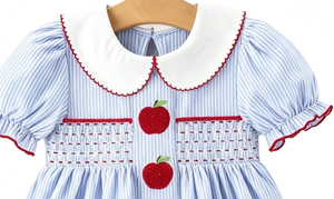 Robe pour bébé smockée avec broderie pomme - Product Image 5