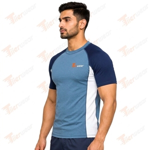 เสื้อยืดว่ายน้ำผู้ชายทรงสลิมฟิต สตรีทแวร์ โพลีเอสเตอร์ สแปนเด็กซ์ ป้องกันรังสียูวี แห้งเร็ว ระบายอากาศดี เสื้อแรชการ์ด สำหรับเล่นเซิร์ฟและชายหาด รับผลิตแบบ OEM - Product Image 3