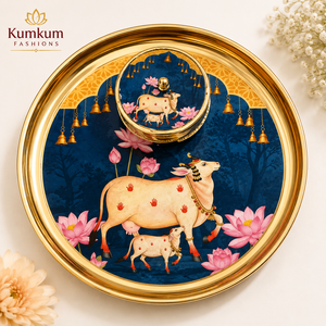 Boîte à Kumkum et Thali de Pooja en laiton émaillé, motif Pichwai, écologique, faite à la main, design traditionnel, best-seller, idéale pour les mariages - Product Image 3