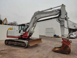 Excavatrice d'occasion polyvalente jaune de 3 tonnes avec flèche déportée et cabine à vue panoramique pour travaux d'infrastructure en espace restreint - Product Image 6