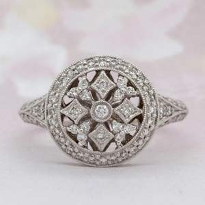 Bague de Fiançailles, de Mariage et d'Anniversaire RITZIN Art Déco, Délicate et Charmante, pour Femme, avec Halo de Moissanite en Argent Sterling - Product Image 1