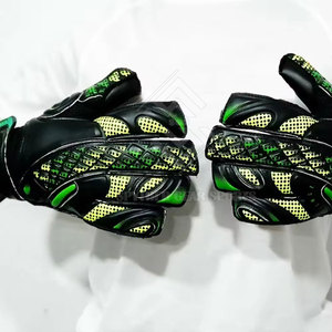 Gants de gardien de but en latex antidérapants à prix de gros avec design respirant et fermeture auto-agrippante sécurisée pour usage sportif masculin - Product Image 4