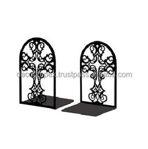 Une paire de serre-livres en fonte lourde Fleur de Lis. Ces objets décoratifs et fonctionnels sont conçus pour contenir des livres - Product Image 2