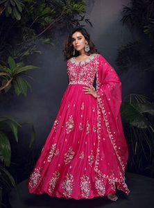 Robe longue moderne en chinon lourd, brodée, séchage rapide, pour femme (taille unique) - Idéale pour les fêtes, mariages, Diwali - Product Image 4