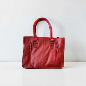 Bolso de Hombro de Cuero Genuino Rojo con Parche de Piel de Vaca, Grabado Floral, Cierre de Cremallera, Estilo Vintage, Uso Diario - Product Image 4