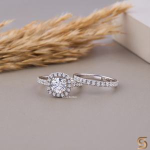 Anillo de Compromiso de Plata con Halo de Moissanita Redonda y 1 Diamante Central y 43 Diamantes Laterales Brillantes, Ideal para Regalo de Aniversario - Product Image 2