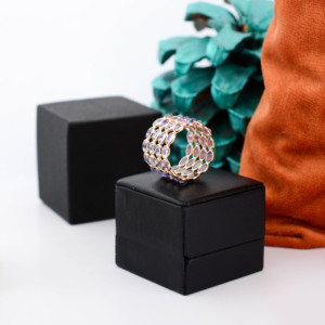Bague statement multi-rangs en tanzanite bleue naturelle en or jaune massif 18 carats – Bague large à quatre bandes sertie clos en forme de lunette, pierre de naissance de décembre - Product Image 6