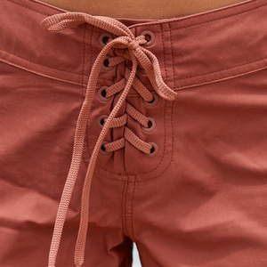 กางเกงว่ายน้ำผู้ชายผ้าสแปนเด็กซ์/โพลีเอสเตอร์สีพื้นพร้อมโลโก้สั่งทำ แห้งเร็ว คุณภาพสูง ใส่ได้ทุกฤดู - Product Image 4