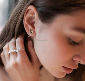 Ensemble de boucles d'oreilles en or massif 10 carats avec diamants de laboratoire sur mesure, design de luxe, bijoux tendance pour femmes, à porter au quotidien, pour mariage, fête, cadeau - Product Image 4