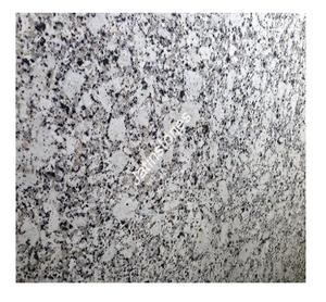 Dalle de granit blanc P pour revêtement mural, plancher, comptoir, surface de construction, poli, motif moucheté, texture granitique - Product Image 1