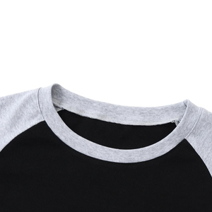 Camiseta Corta de Manga Raglán Gris y Negra para Hombre, Cuello Redondo, Corte Regular, Estilo Casual, 100% Algodón, Color Sólido, Diseño Liso - Product Image 3