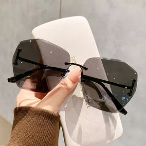 Gafas de Sol de Moda con Montura Irregular, Gafas de Sol de Lujo Brillantes con Diamantes Unisex de Alta Calidad para Mujer - Product Image 3