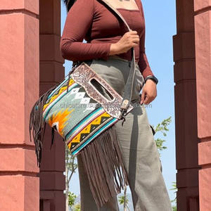Sacs à main occidentaux à franges usinés à la main Sacs à bandoulière de couleur jacquard Tissu bohème aztèque Nouveau design Sacs de style vintage pour femmes - Product Image 3