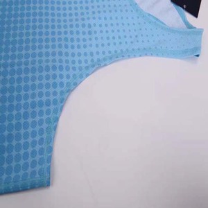 เสื้อกล้ามผู้ชายสีน้ำเงินลายจุด แห้งเร็ว คอกลม สวมใส่สบาย เหมาะสำหรับออกกำลังกาย ผลิตจากผ้าโพลีเอสเตอร์ถัก พิมพ์ลายแบบซับลิเมชั่น - Product Image 5