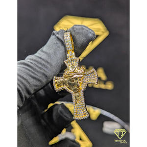 Pendentif visage de Jésus serti de diamants, fabriqué en argent sterling 925 plaqué or avec diamant Moissanite par Trisha Jewels - Product Image 2