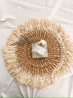 Décoration murale scandinave artisanale en fibre végétale : ensemble vase et panier tressés à la main pour le printemps