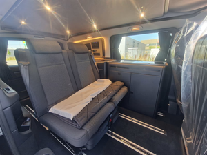 Mercedes Benz V 250 VanTourer Urban Camper Van, camping-car de luxe avec toit relevable, véhicule familial automatique diesel pour voyages. - Product Image 4