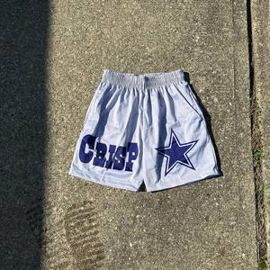 กางเกงขาสั้นผู้ชายคุณภาพสูง ผ้าโพลีเอสเตอร์ตาข่าย 100% สกรีนโลโก้ได้ตามต้องการ กางเกงขาสั้นพิมพ์ลายไซส์ใหญ่สำหรับฤดูร้อน ลายเพสลีย์ - Product Image 4