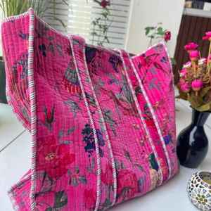 Hermosa Bolsa Tote Reversible Premium, Popular Bolsa Tote Acolchada de Terciopelo con Estampado Ikat Indio, Bolsa de Mercado Hippie - Product Image 3