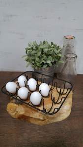 Soporte Contemporáneo de Hierro para Huevos, para Interiores de Cocina Moderna y Exhibición en Tiendas - Product Image 6