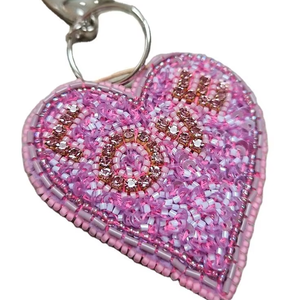 Porte-clés brodé à la main avec de magnifiques perles, personnalisé, coquillage classique en forme de cœur, style classique, par MULTI CRAFT - Product Image 1