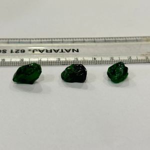 Synthetic Green <b>Garnet</b> Rough Stone 24.30 Carat Loose Raw Green Gemstone AAA Quality Free Size India Wholesale Synthetic Crystal - Product Image 3