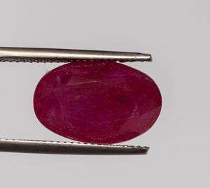 พลอยทับทิมธรรมชาติจากโมซัมบิก รูปทรงวงรี ผ่านการอบความร้อน สำหรับทำแหวน - Product Image 1
