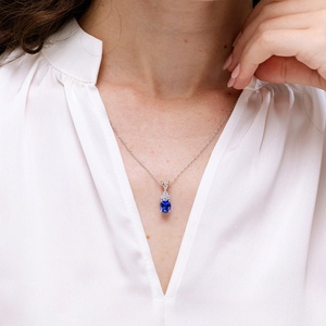 จี้เพชรแทนซาไนต์ทรงรีประดับเพชรสามเม็ด พร้อมสร้อยคอทองคำแท้ 14k ได้รับการรับรองจาก IGI - Product Image 5