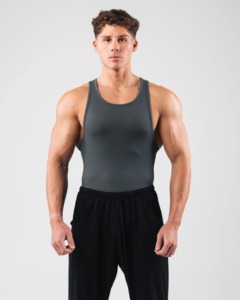 เสื้อกล้ามออกกำลังกายผู้ชาย CHRIS RACEWEAR แบบสั่งทำพิเศษ ผลิตจากโพลีเอสเตอร์ 100% สวมใส่สบาย ระบายอากาศได้ดี แห้งเร็ว เหมาะสำหรับเล่นกีฬา พร้อมลายปักด้านหน้า - Product Image 1