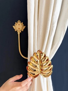 Soporte decorativo para cortinas con hojas doradas de primera calidad, gancho perfecto para la decoración de cortinas en la sala de estar, dormitorio, oficina y ventanas. - Product Image 4